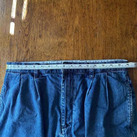 TOMMY HILFIGER - VINTAGE DENIM SHORTS - SIZE 33 MEN/SIZE 12 WOMEN - Picture 8 of 11